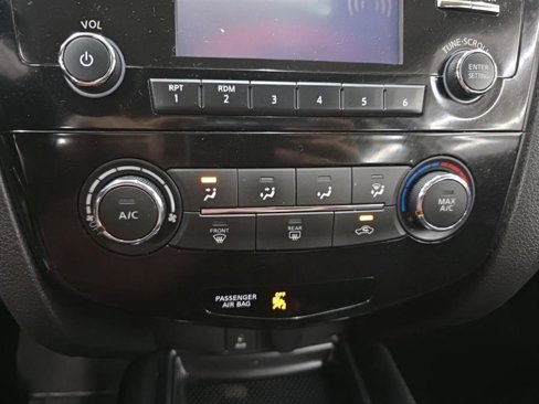 Used 2016 Nissan Rogue S w/ Appearance Package image 17