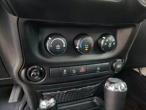 Used 2018 Jeep Wrangler Unlimited Sahara w/ Connectivity Group image 12