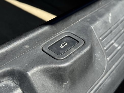 Used 2017 Land Rover Range Rover HSE image 44
