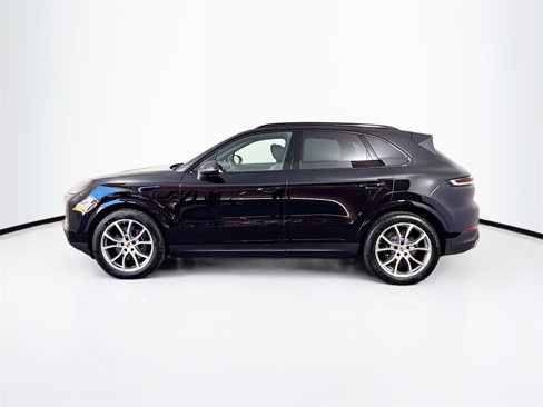 Used 2024 Porsche Cayenne image 2