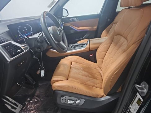 Used 2025 BMW X5 M60i w/ Climate Comfort Package image 7