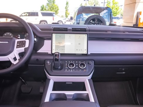 New 2025 Land Rover Defender 110 S image 23