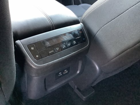 Used 2022 Nissan Pathfinder SV image 11