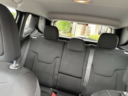 Used 2018 Jeep Renegade Altitude w/ Popular Equipment Group image 28