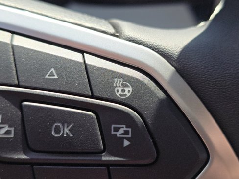 New 2025 Volkswagen Taos SE image 11