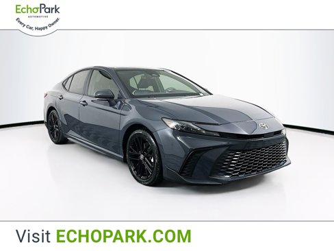 Used 2025 Toyota Camry SE image 1