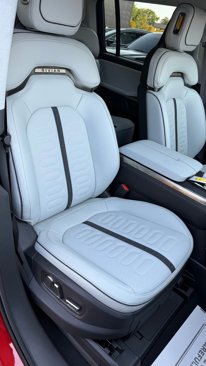 Used 2025 Rivian R1S Adventure image 27