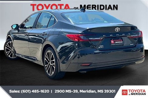 Used 2025 Toyota Camry XLE image 2
