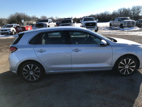 Used 2018 Hyundai Elantra GT image 3