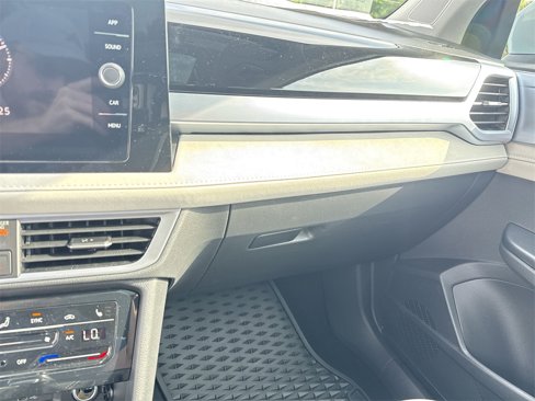 New 2025 Volkswagen Taos SE image 13