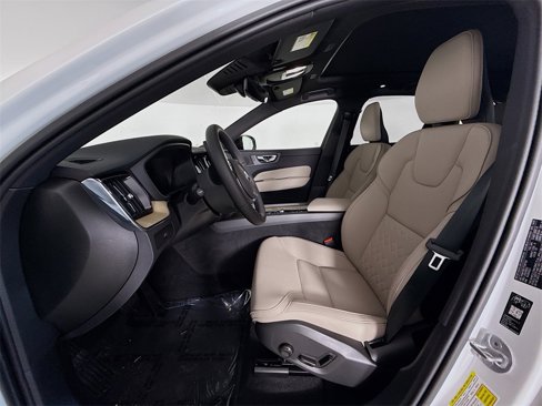 New 2026 Volvo XC60 B5 Plus w/ Climate Package PRO image 21