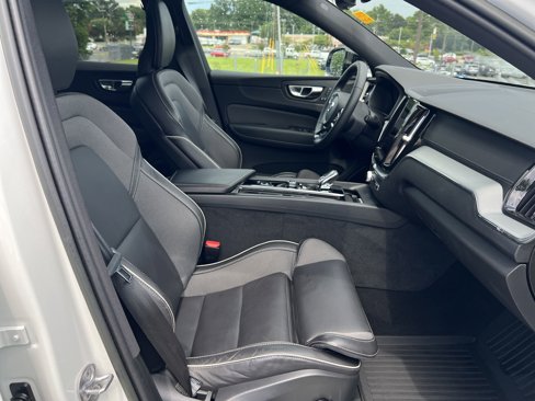 Used 2023 Volvo XC60 B5 Ultimate w/ Climate Package image 32