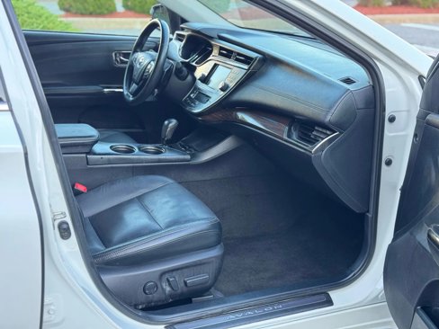 Used 2014 Toyota Avalon XLE image 12