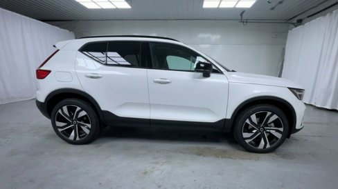 New 2026 Volvo XC40 B5 Ultra w/ Protection Package Premier image 2