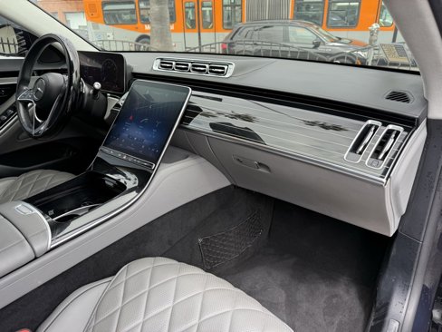 Used 2022 Mercedes-Benz S 500 4MATIC w/ AMG Line Package image 11