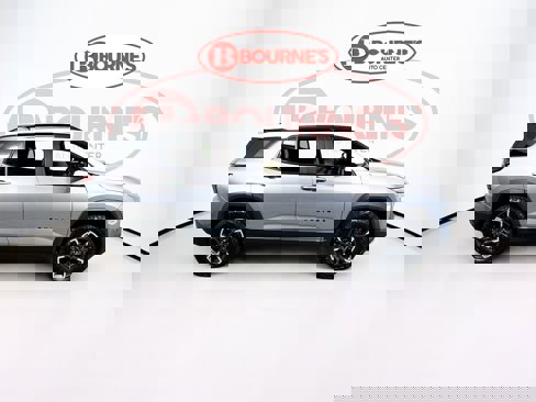 Used 2025 Chevrolet Equinox ACTIV w/ Safety and Technology Package image 11