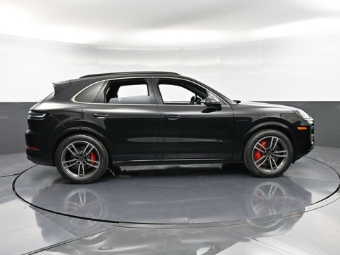 New 2025 Porsche Cayenne Turbo image 9