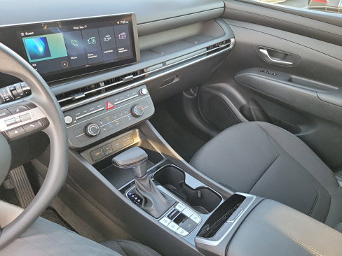 Certified 2025 Hyundai Tucson SE image 13