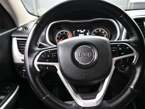 Used 2018 Jeep Cherokee Latitude Plus image 8