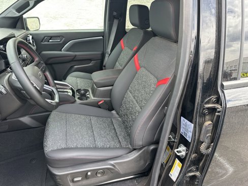 Used 2024 Chevrolet Colorado Z71 w/ Z71 Convenience Package 2 image 6