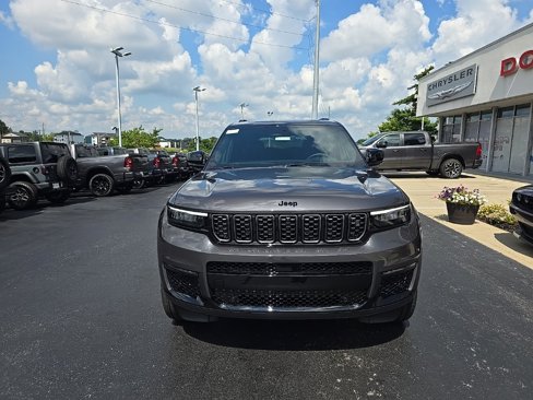 New 2025 Jeep Grand Cherokee L Summit image 2