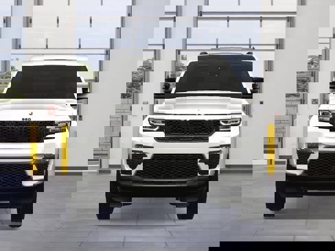 New 2025 Jeep Grand Cherokee Limited image 9