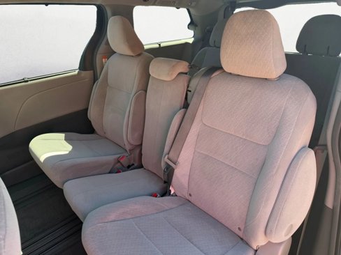 Used 2016 Toyota Sienna LE image 26