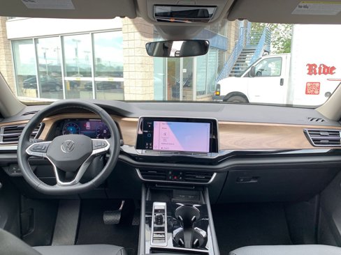Used 2024 Volkswagen Atlas SE image 33