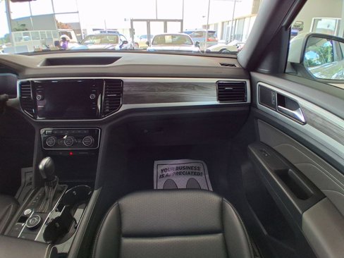 Used 2022 Volkswagen Atlas Cross Sport SE w/ Panoramic Sunroof Package image 11