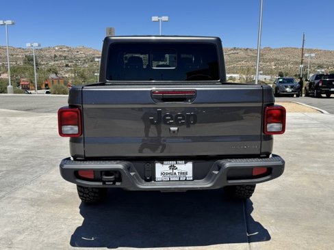 New 2025 Jeep Gladiator Sport image 6