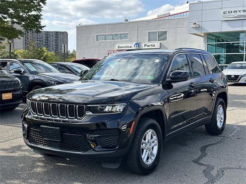 Certified 2023 Jeep Grand Cherokee Laredo w/ Luxury Tech Group I image 5