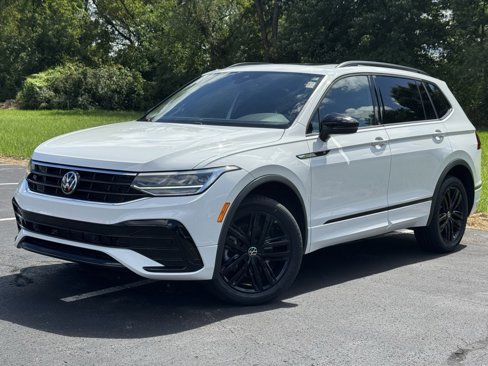 Used 2022 Volkswagen Tiguan SE R-Line image 2