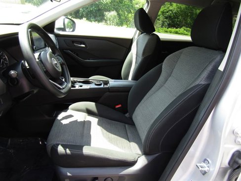 Used 2022 Nissan Rogue SV image 11