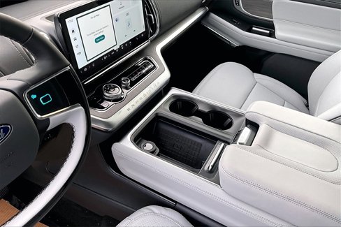 New 2025 Ford Expedition Platinum image 8
