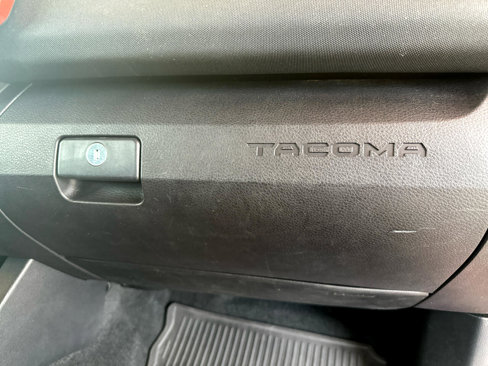 Used 2017 Toyota Tacoma TRD Off-Road image 60