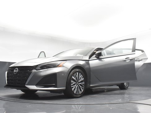 Used 2024 Nissan Altima 2.5 SV image 32