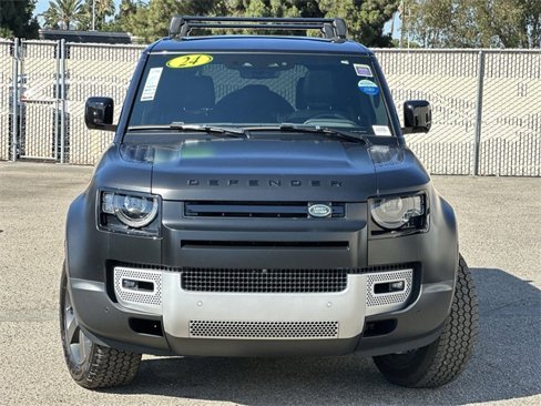 Used 2024 Land Rover Defender 110 SE image 2
