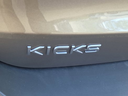 Used 2025 Nissan Kicks SV image 5