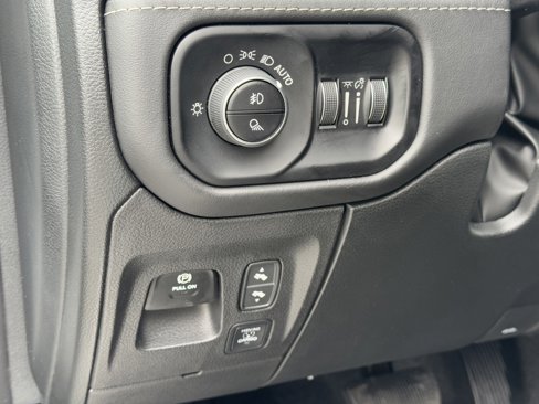 New 2025 RAM 1500 Limited image 21