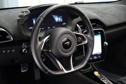 Used 2025 McLaren Artura Spider image 14