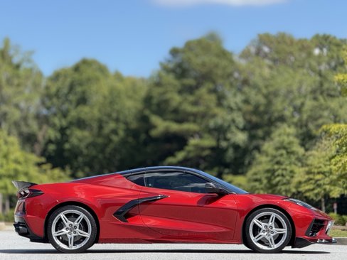 Used 2022 Chevrolet Corvette Stingray Preferred Cpe w/ Body-Color Dual Roof Package image 11