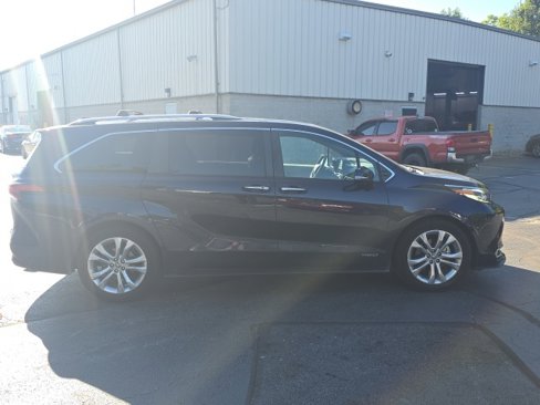 Used 2021 Toyota Sienna Platinum image 8