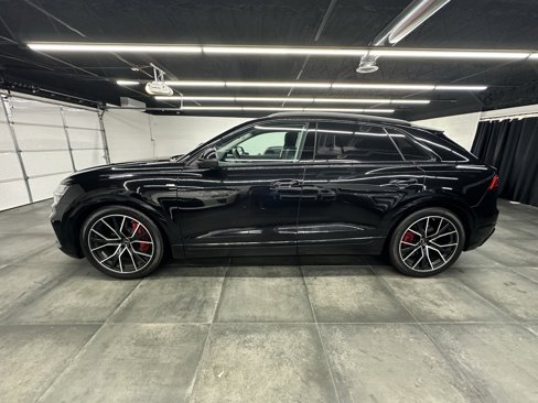 Used 2023 Audi Q8 Prestige image 3