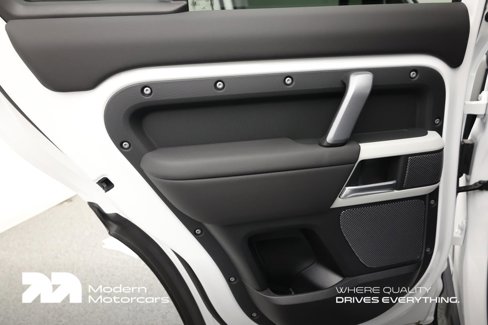 Used 2024 Land Rover Defender 110 X-Dynamic SE image 18