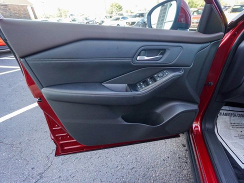 Used 2022 Nissan Rogue SV w/ SV Premium Package image 16