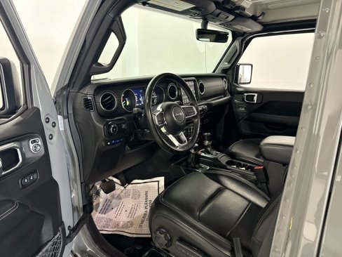 Used 2023 Jeep Wrangler Unlimited Sahara w/ Cold Weather Group image 16