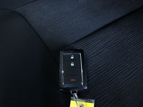 Used 2023 Jeep Grand Cherokee Laredo image 34