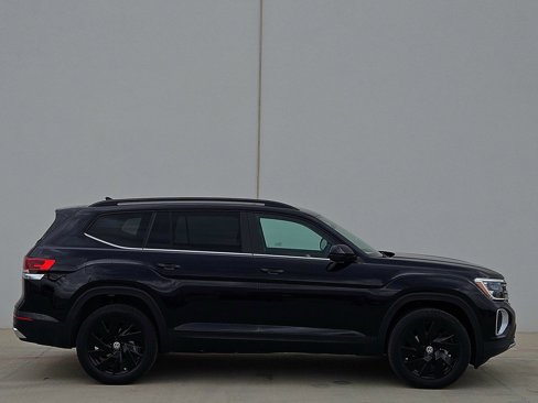 New 2025 Volkswagen Atlas SE image 3
