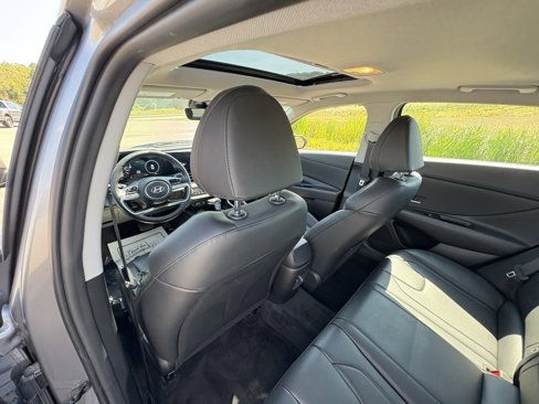 Used 2024 Hyundai Elantra Limited image 24