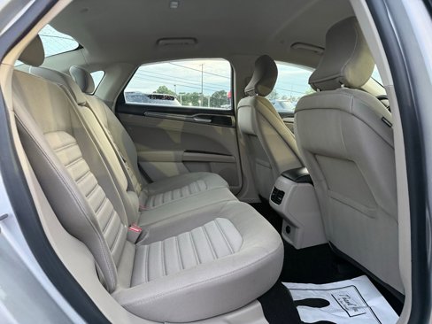 Used 2019 Ford Fusion SE image 35
